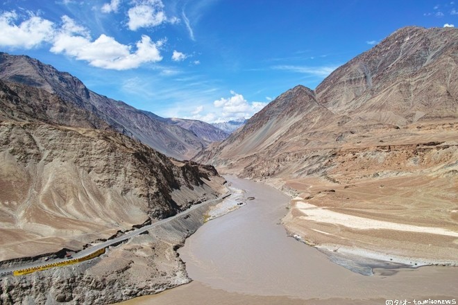 インダス川とザンスカール川の合流地点